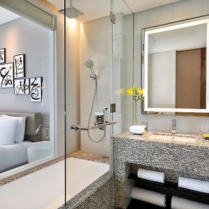 Club King Room Club lounge access Guest room 1 King